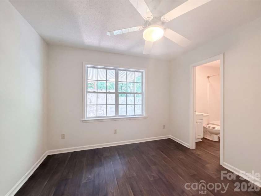 221 Grandview Drive, Statesville, NC 28677.  MLS# CAR4392074, YatesRealty ID 39218. 