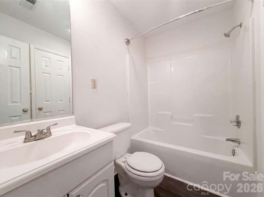 221 Grandview Drive, Statesville, NC 28677.  MLS# CAR4392074, YatesRealty ID 39218. 