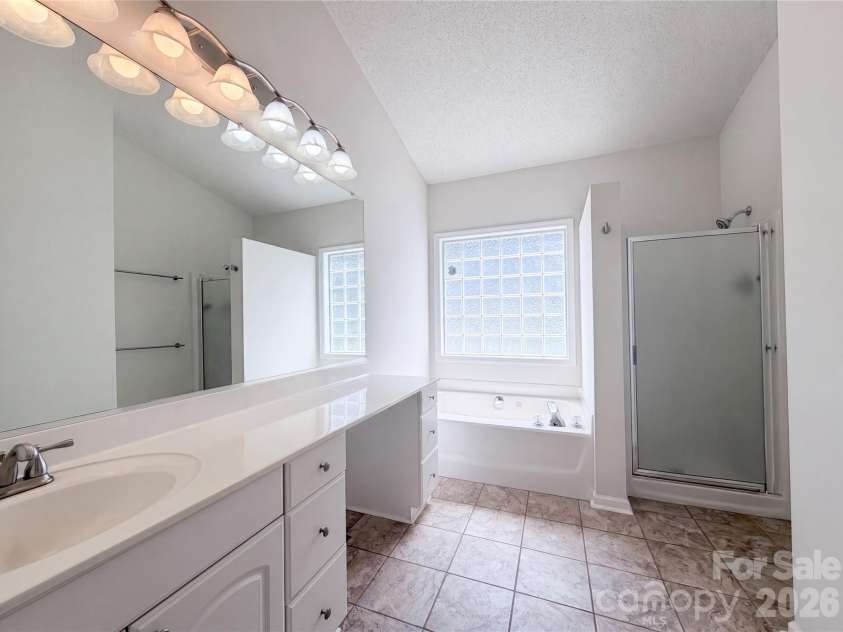 221 Grandview Drive, Statesville, NC 28677.  MLS# CAR4392074, YatesRealty ID 39218. 