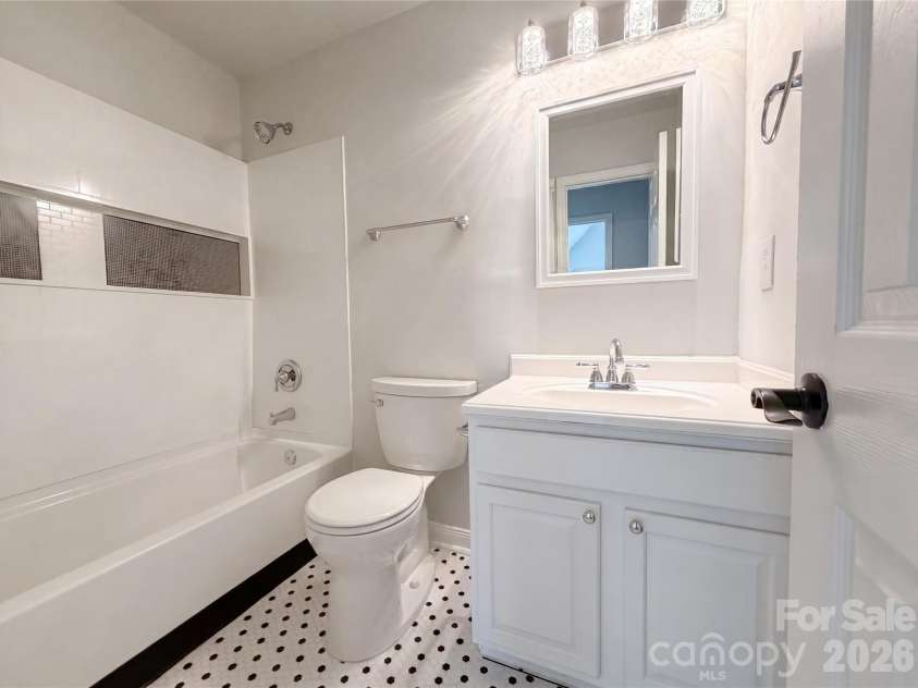 4024 Fifendrum Lane, Charlotte, NC 28216.  MLS# CAR4392269, YatesRealty ID 39219. 