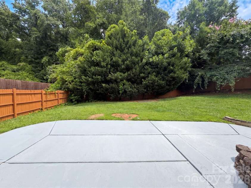 4024 Fifendrum Lane, Charlotte, NC 28216.  MLS# CAR4392269, YatesRealty ID 39219. 