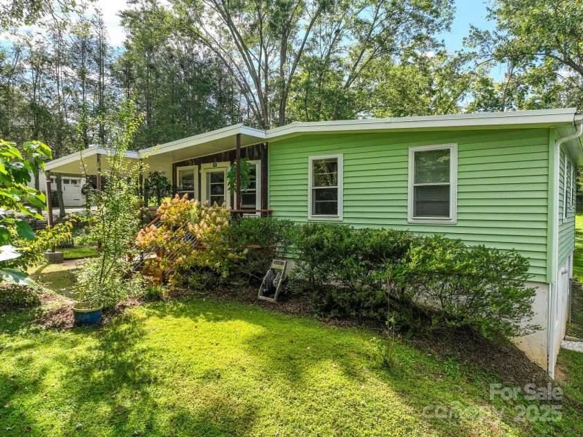 12 Rex Drive, Asheville, NC 28806.  MLS# CAR4299287, YatesRealty ID 3922. 