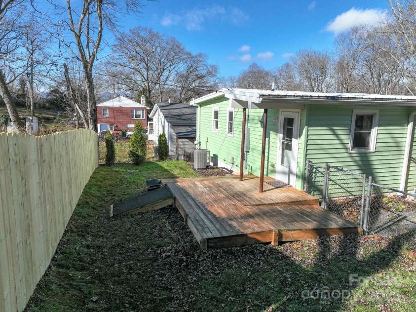 12 Rex Drive, Asheville, NC 28806.  MLS# CAR4299287, YatesRealty ID 3922. Back Deck