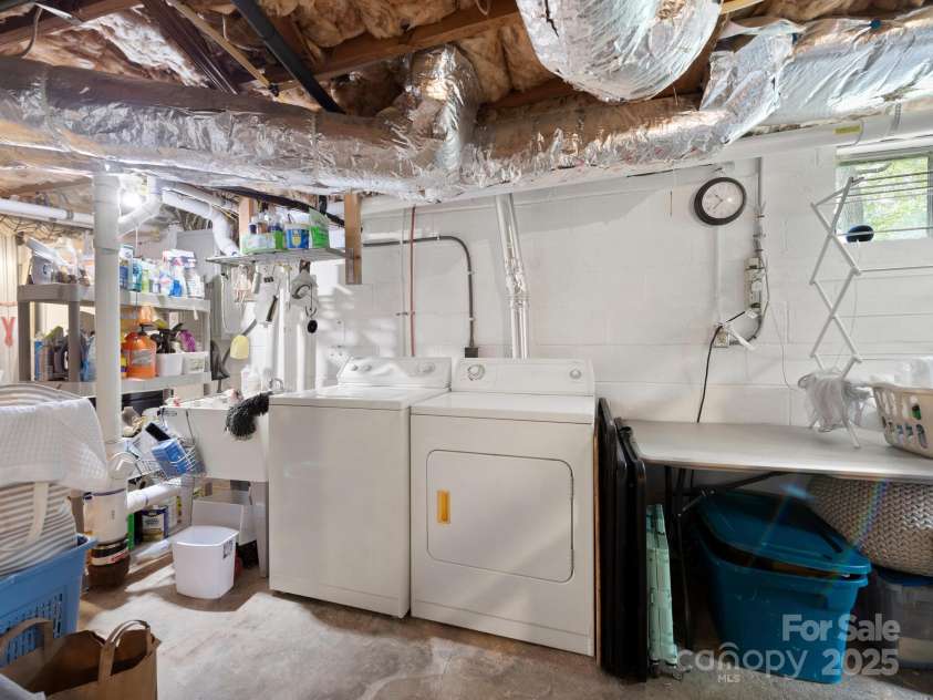 12 Rex Drive, Asheville, NC 28806.  MLS# CAR4299287, YatesRealty ID 3922. Laundry