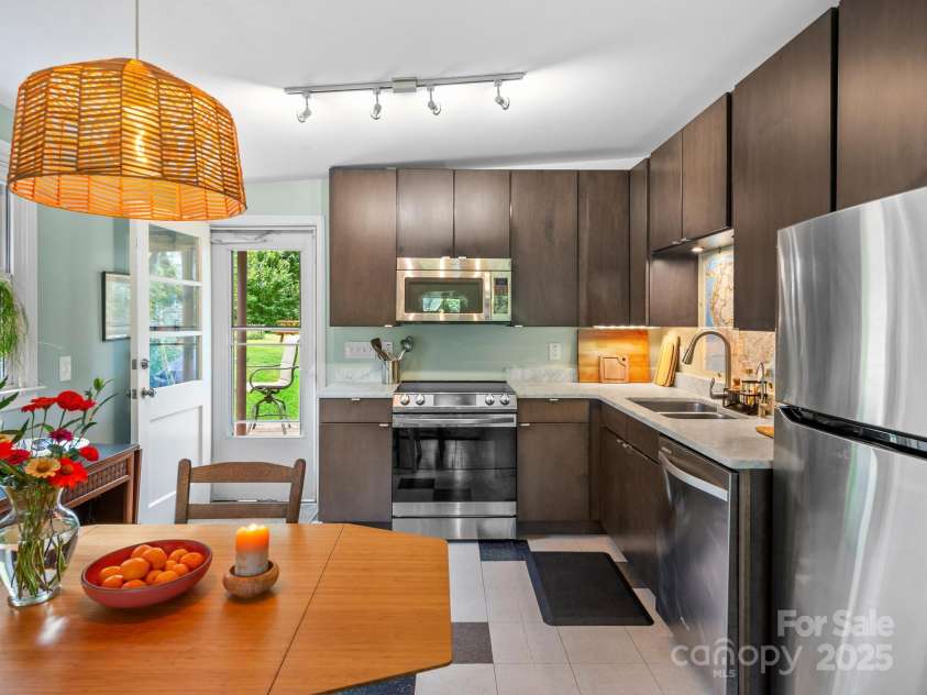 12 Rex Drive, Asheville, NC 28806.  MLS# CAR4299287, YatesRealty ID 3922. Modern Kitchen w/Patio Access