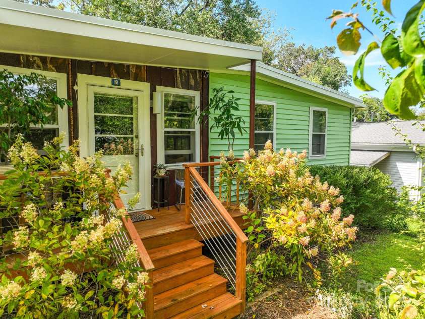 12 Rex Drive, Asheville, NC 28806.  MLS# CAR4299287, YatesRealty ID 3922. Welcome Home!