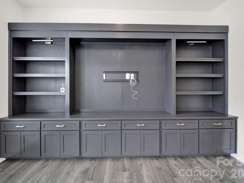 18033 Grey Mossrun Drive, Charlotte, NC 28278.  MLS# CAR4350029, YatesRealty ID 3922. 