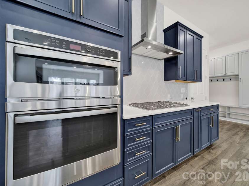 18033 Grey Mossrun Drive, Charlotte, NC 28278.  MLS# CAR4350029, YatesRealty ID 3922. 
