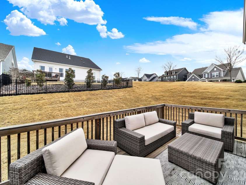 18033 Grey Mossrun Drive, Charlotte, NC 28278.  MLS# CAR4350029, YatesRealty ID 3922. 