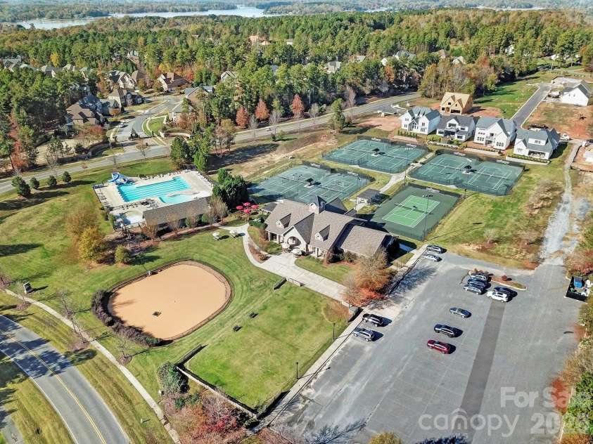 18033 Grey Mossrun Drive, Charlotte, NC 28278.  MLS# CAR4350029, YatesRealty ID 3922. 