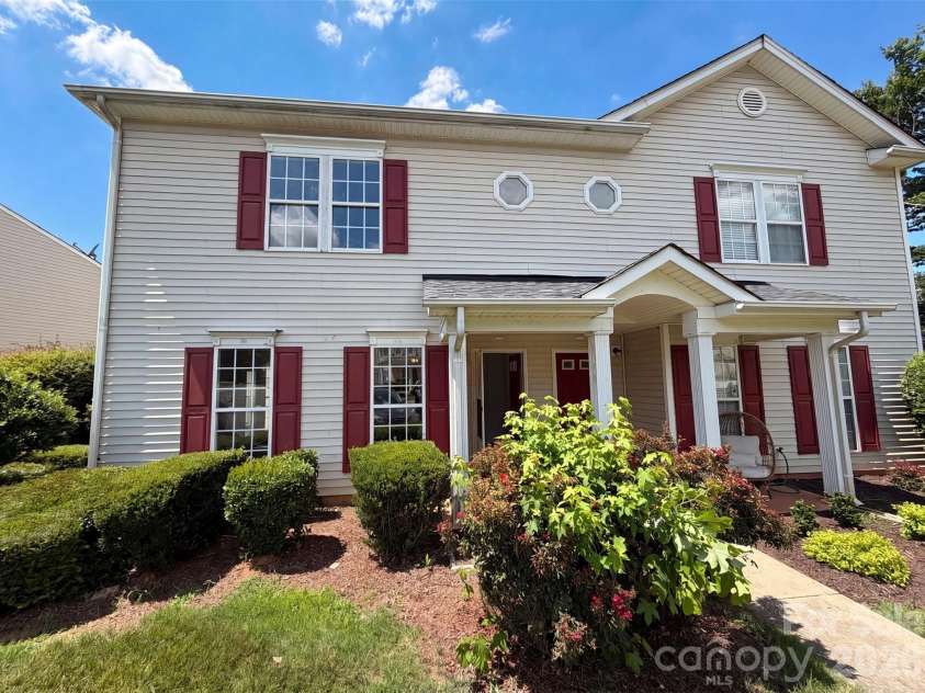 3831 Mohawk Court, Charlotte, NC 28215.  MLS# CAR4395683, YatesRealty ID 39222. 