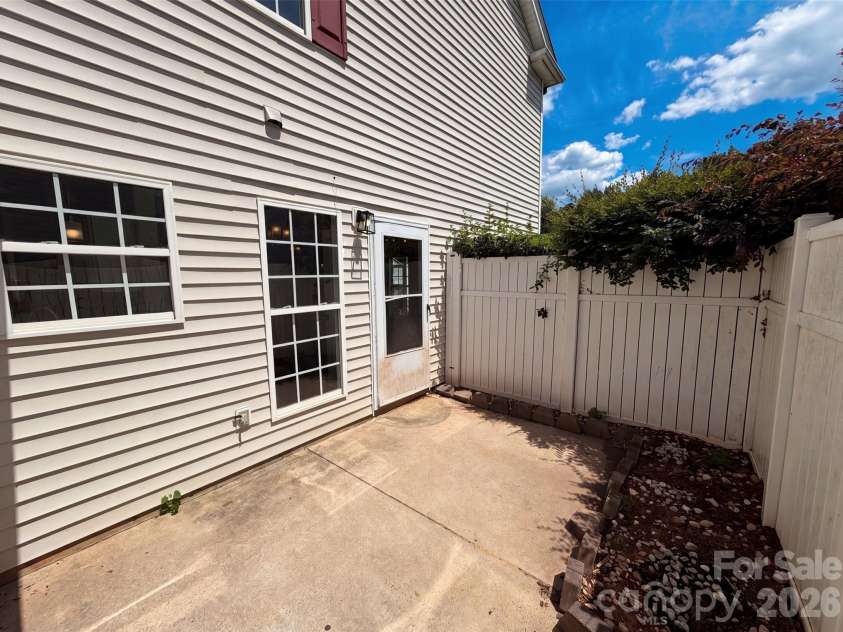 3831 Mohawk Court, Charlotte, NC 28215.  MLS# CAR4395683, YatesRealty ID 39222. 
