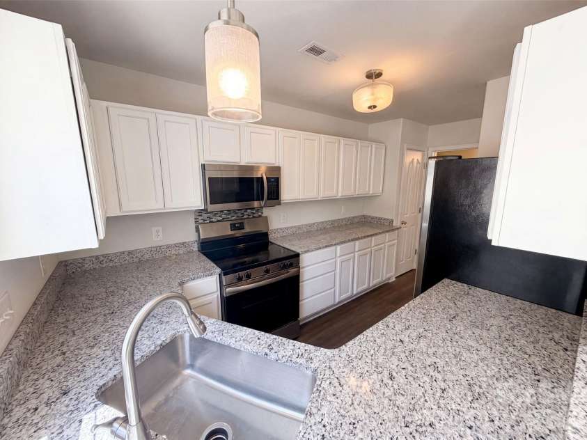 3831 Mohawk Court, Charlotte, NC 28215.  MLS# CAR4395683, YatesRealty ID 39222. 
