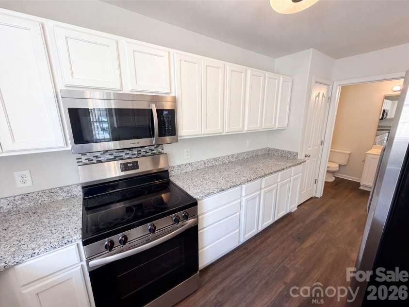 3831 Mohawk Court, Charlotte, NC 28215.  MLS# CAR4395683, YatesRealty ID 39222. 