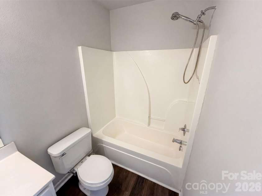 3831 Mohawk Court, Charlotte, NC 28215.  MLS# CAR4395683, YatesRealty ID 39222. 