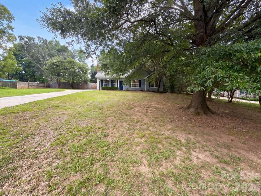 3505 Sandberry Drive, Waxhaw, NC 28173.  MLS# CAR4400977, YatesRealty ID 39228. 