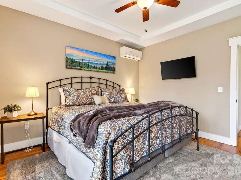 726 Rhododendron Avenue, Black Mountain, NC 28711.  MLS# CAR4353738, YatesRealty ID 3923. Primary Bedroom