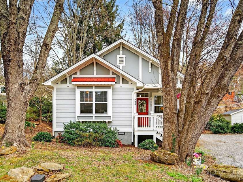 726 Rhododendron Avenue, Black Mountain, NC 28711.  MLS# CAR4353738, YatesRealty ID 3923. Welcome Home! 