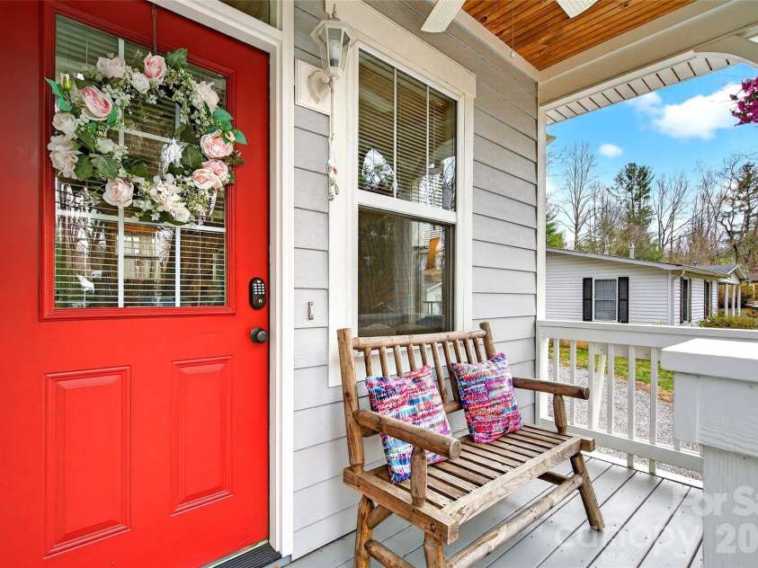 726 Rhododendron Avenue, Black Mountain, NC 28711.  MLS# CAR4353738, YatesRealty ID 3923. Welcome Home!
