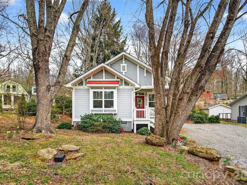 726 Rhododendron Avenue, Black Mountain, NC 28711.  MLS# CAR4353738, YatesRealty ID 3923. Welcome Home! 