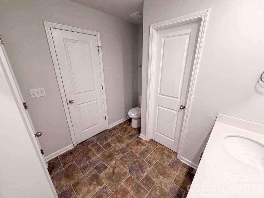 7244 Finnigan Road, Charlotte, NC 28215.  MLS# CAR4402476, YatesRealty ID 39232. 