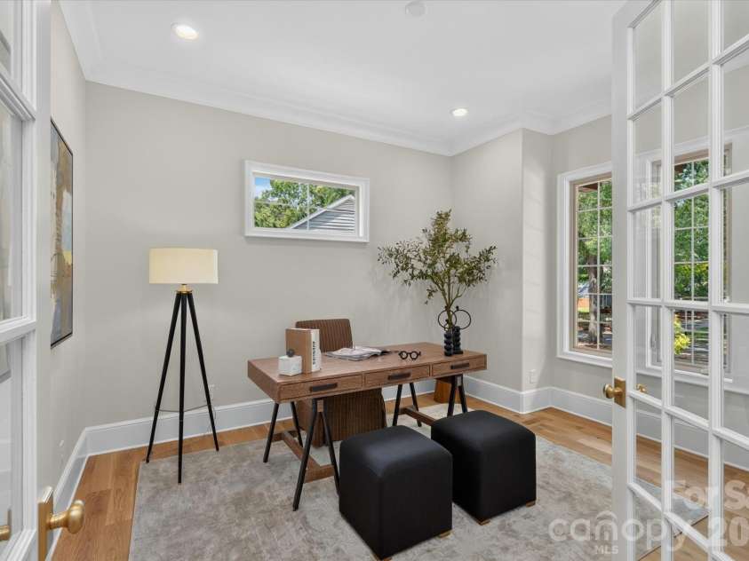 517 Heather Lane, Charlotte, NC 28209.  MLS# CAR4402841, YatesRealty ID 39233. 