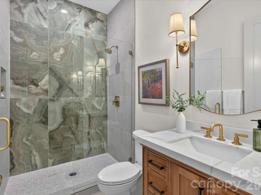 517 Heather Lane, Charlotte, NC 28209.  MLS# CAR4402841, YatesRealty ID 39233. 