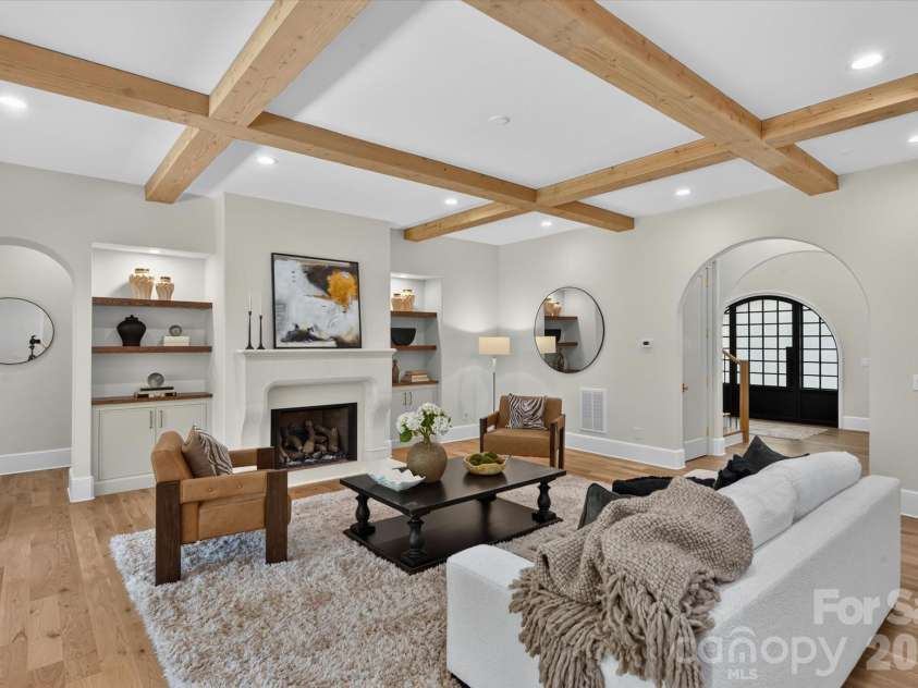 517 Heather Lane, Charlotte, NC 28209.  MLS# CAR4402841, YatesRealty ID 39233. 