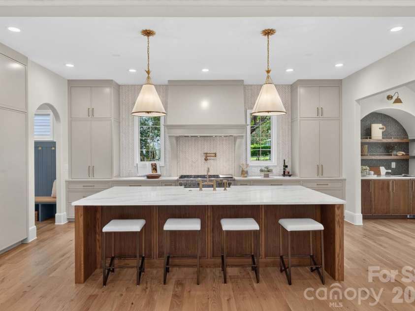 517 Heather Lane, Charlotte, NC 28209.  MLS# CAR4402841, YatesRealty ID 39233. 