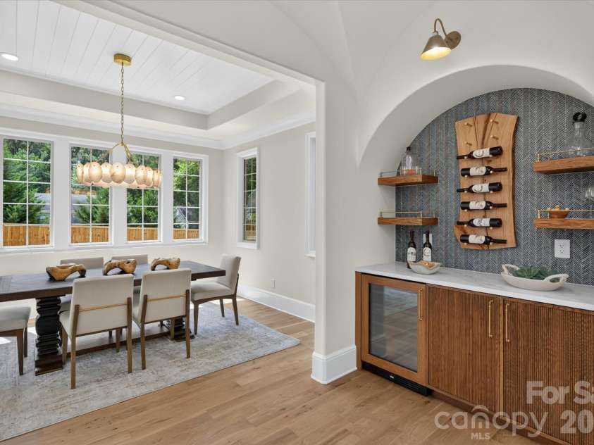 517 Heather Lane, Charlotte, NC 28209.  MLS# CAR4402841, YatesRealty ID 39233. 