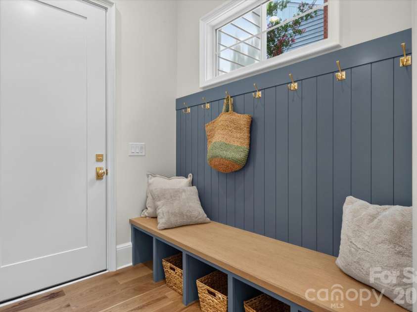 517 Heather Lane, Charlotte, NC 28209.  MLS# CAR4402841, YatesRealty ID 39233. 