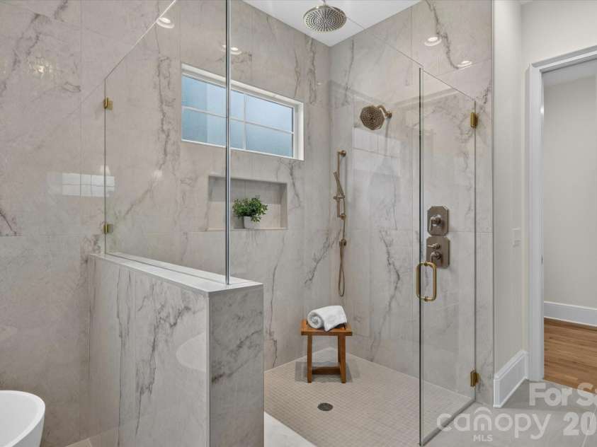517 Heather Lane, Charlotte, NC 28209.  MLS# CAR4402841, YatesRealty ID 39233. 