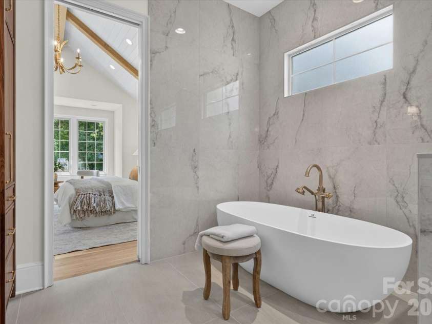 517 Heather Lane, Charlotte, NC 28209.  MLS# CAR4402841, YatesRealty ID 39233. 