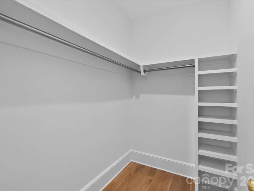 517 Heather Lane, Charlotte, NC 28209.  MLS# CAR4402841, YatesRealty ID 39233. 