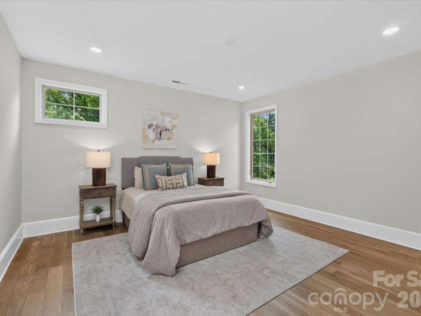 517 Heather Lane, Charlotte, NC 28209.  MLS# CAR4402841, YatesRealty ID 39233. 
