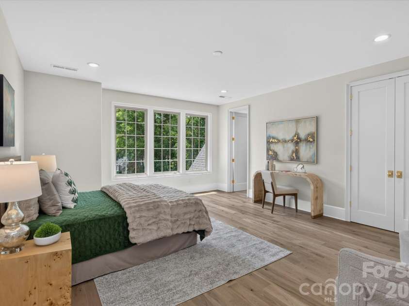 517 Heather Lane, Charlotte, NC 28209.  MLS# CAR4402841, YatesRealty ID 39233. 