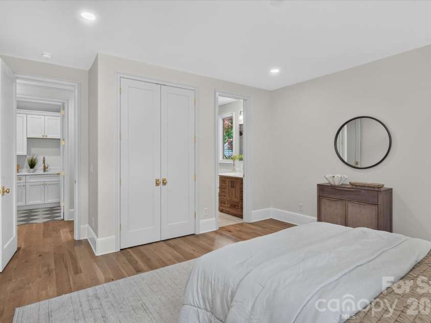 517 Heather Lane, Charlotte, NC 28209.  MLS# CAR4402841, YatesRealty ID 39233. 