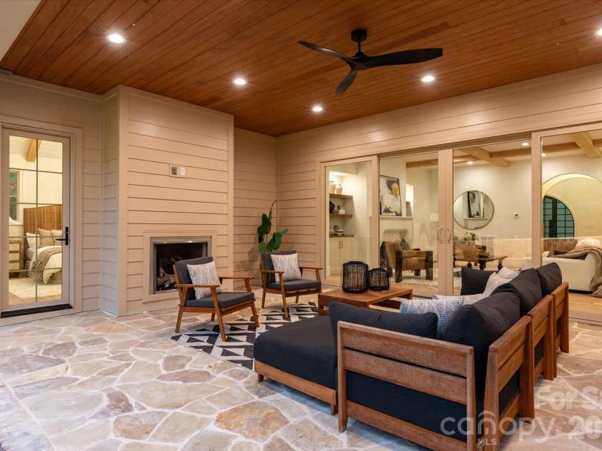 517 Heather Lane, Charlotte, NC 28209.  MLS# CAR4402841, YatesRealty ID 39233. 