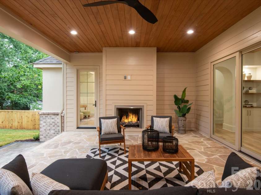 517 Heather Lane, Charlotte, NC 28209.  MLS# CAR4402841, YatesRealty ID 39233. 
