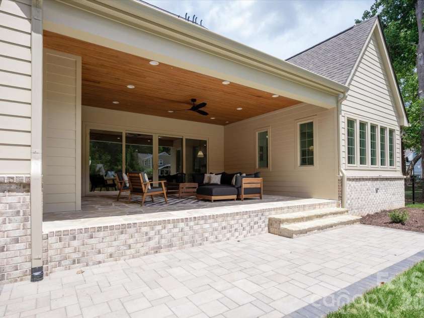 517 Heather Lane, Charlotte, NC 28209.  MLS# CAR4402841, YatesRealty ID 39233. 