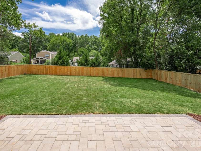 517 Heather Lane, Charlotte, NC 28209.  MLS# CAR4402841, YatesRealty ID 39233. 