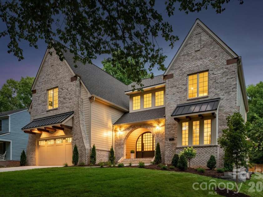 517 Heather Lane, Charlotte, NC 28209.  MLS# CAR4402841, YatesRealty ID 39233. 