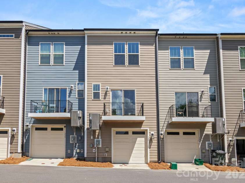 120 Judson Avenue, Charlotte, NC 28208.  MLS# CAR4393574, YatesRealty ID 39234. 