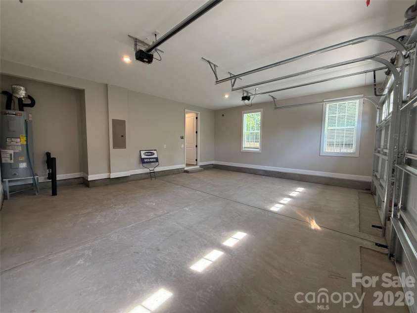 12123 Lavinia Lane, Charlotte, NC 28277.  MLS# CAR4295274, YatesRealty ID 39236. Spacious 2 car garage
