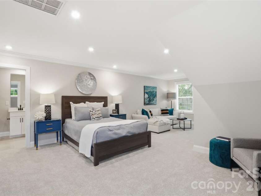 12123 Lavinia Lane, Charlotte, NC 28277.  MLS# CAR4420898, YatesRealty ID 39236. 3rd floor bath with dual vanities and walk in closet