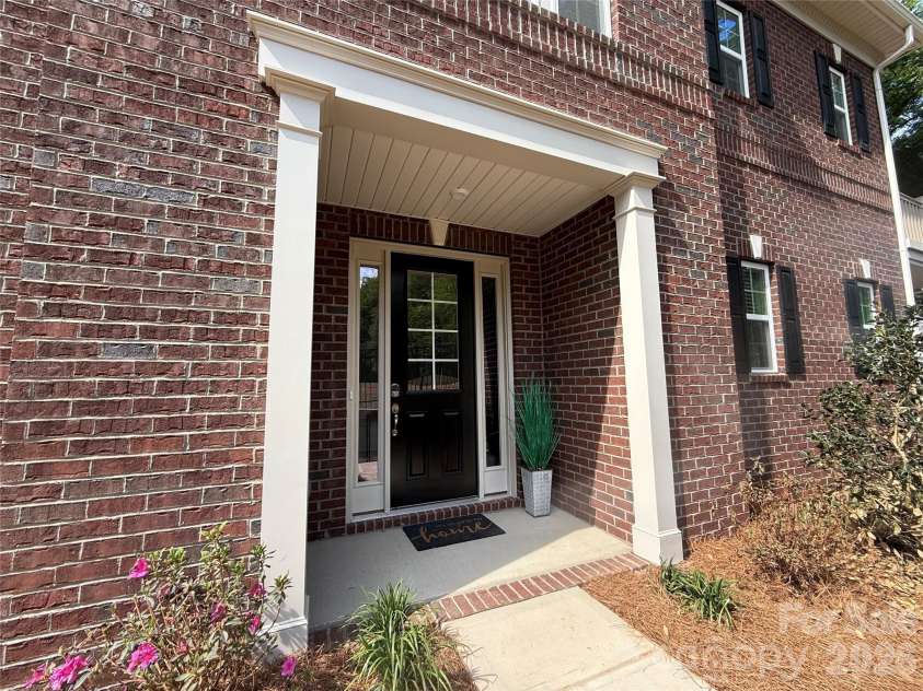 12123 Lavinia Lane, Charlotte, NC 28277.  MLS# CAR4420898, YatesRealty ID 39236. Elegant entrance