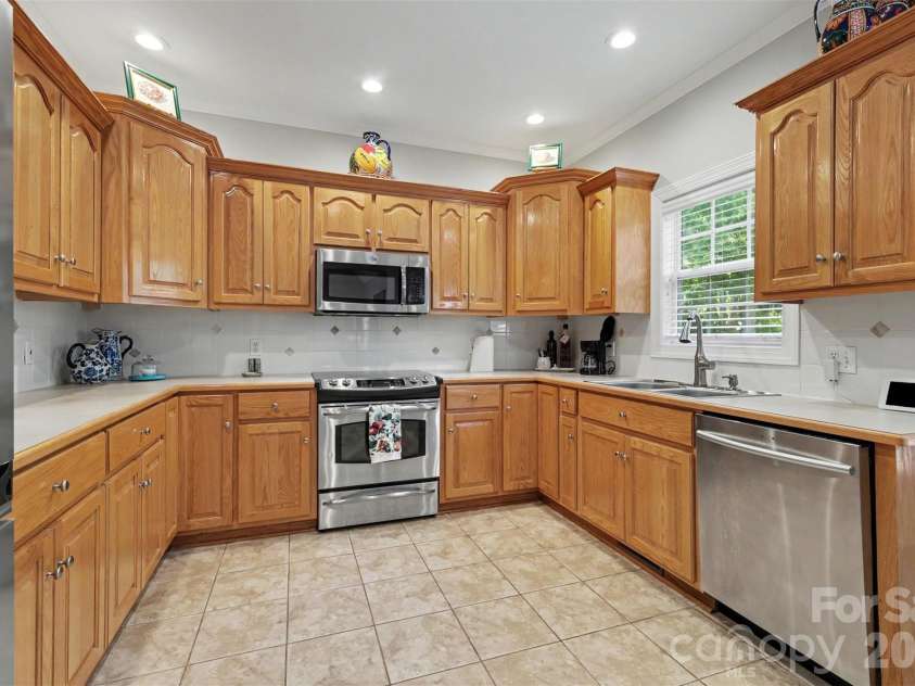 4206 Flint Drive, Lancaster, SC 29720.  MLS# CAR4405522, YatesRealty ID 39238. 