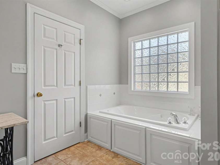 4206 Flint Drive, Lancaster, SC 29720.  MLS# CAR4405522, YatesRealty ID 39238. 