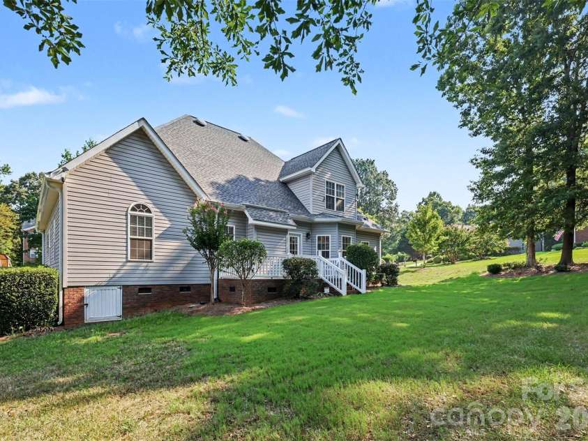 4206 Flint Drive, Lancaster, SC 29720.  MLS# CAR4405522, YatesRealty ID 39238. 