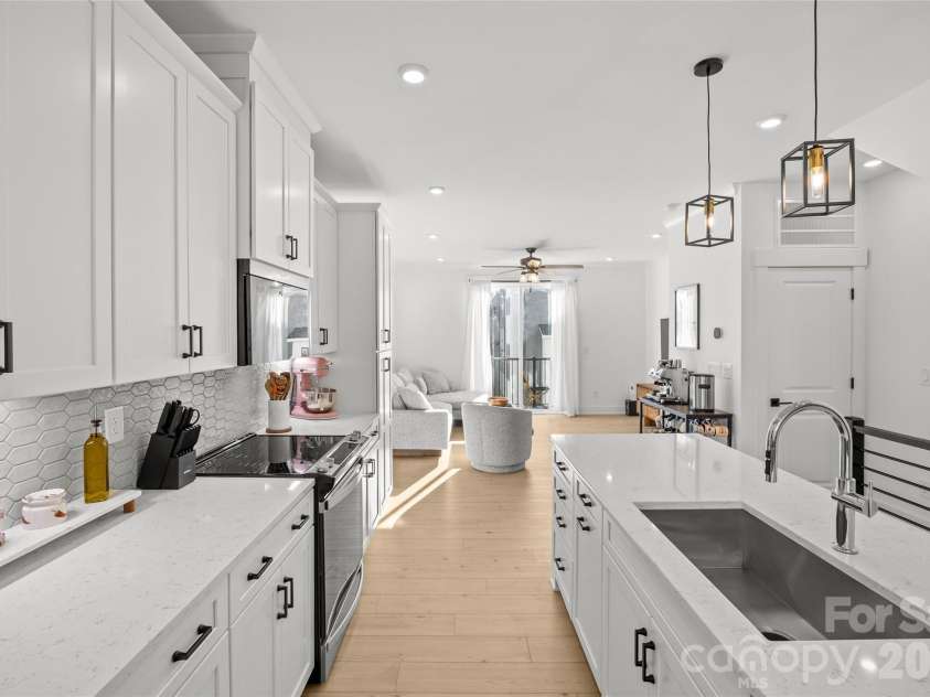 439 Blairhill Road, Charlotte, NC 28217.  MLS# CAR4337502, YatesRealty ID 3924. 